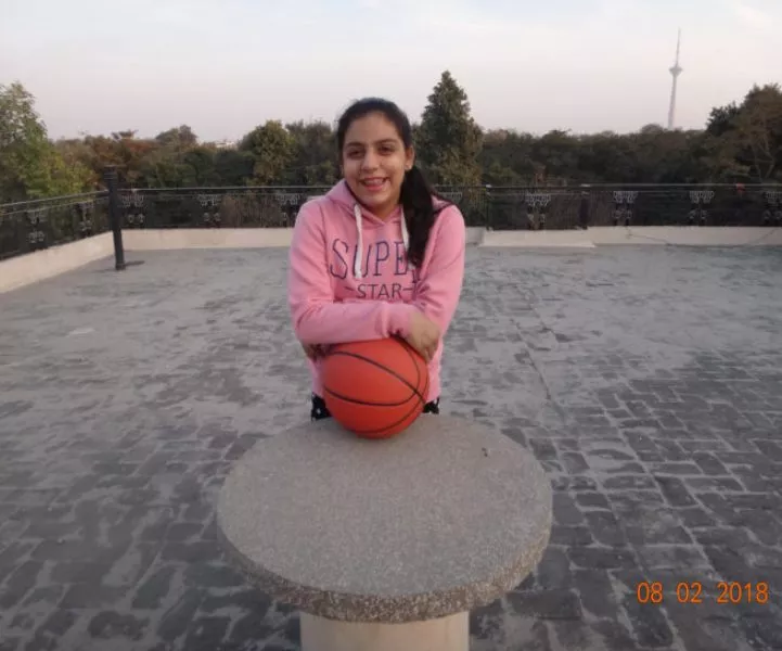 MOST BASKETBALL BOUNCES SINGLE HANDED