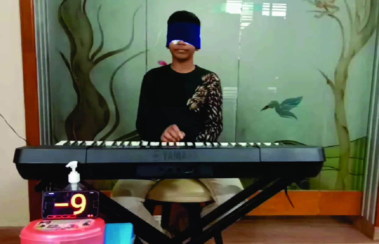 LONGEST TIME TO PLAY KEYBOARD BLINDFOLDEDLY (BROKEN)