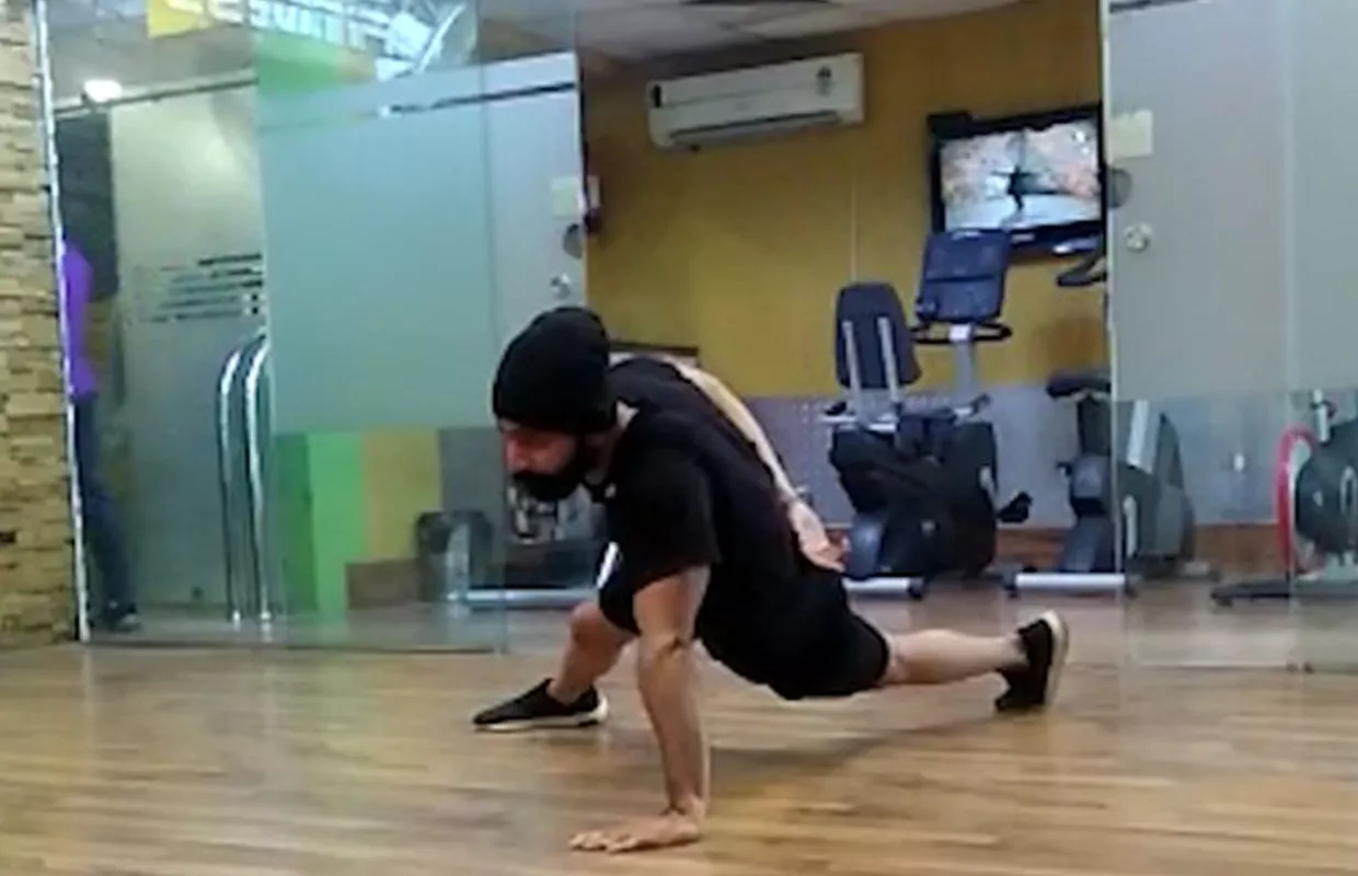 MOST ONE HAND PUSH-UPS IN ONE MINUTE