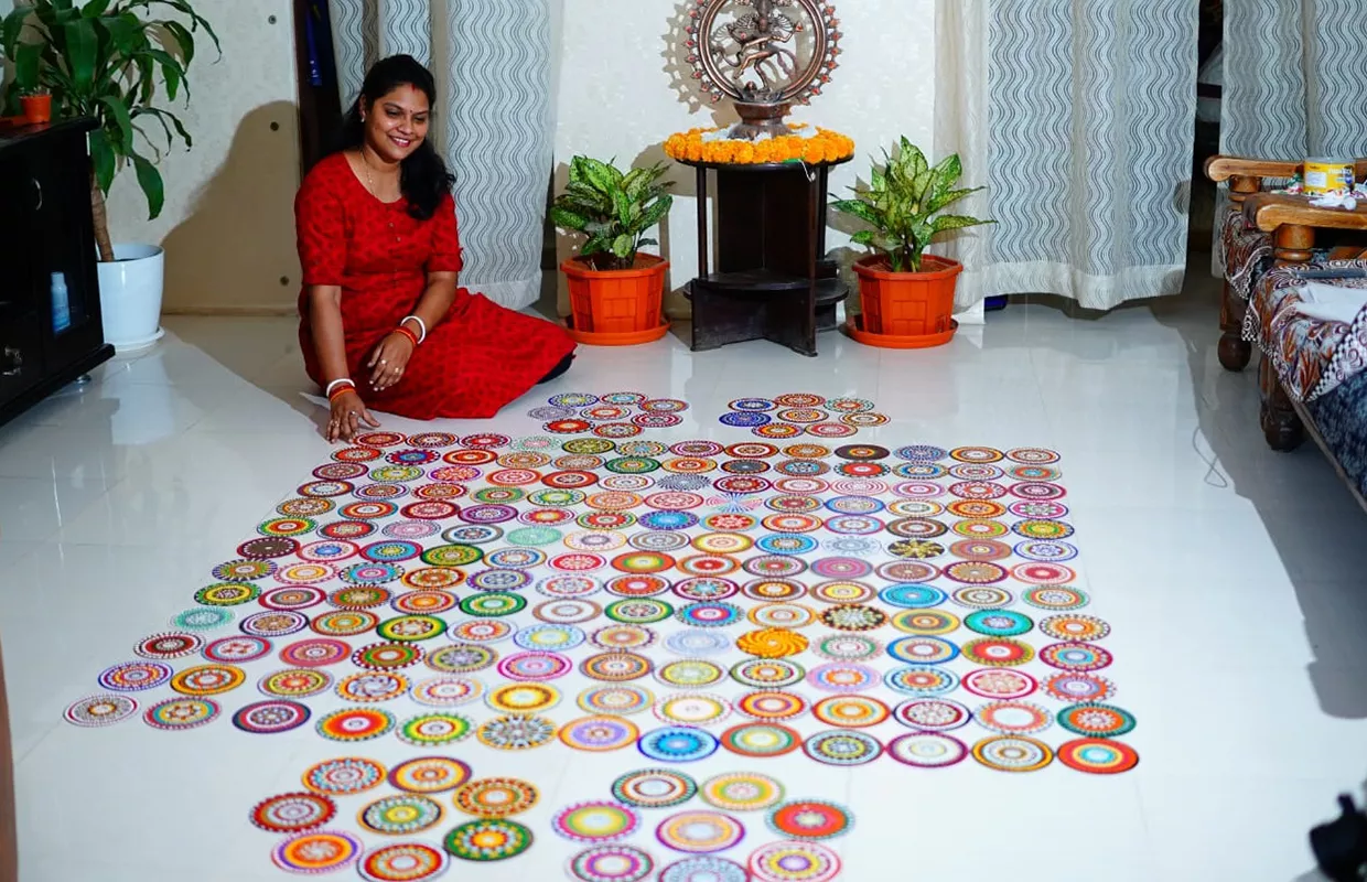 MAXIMUM NUMBER OF DOT MANDALA ART ON CDS