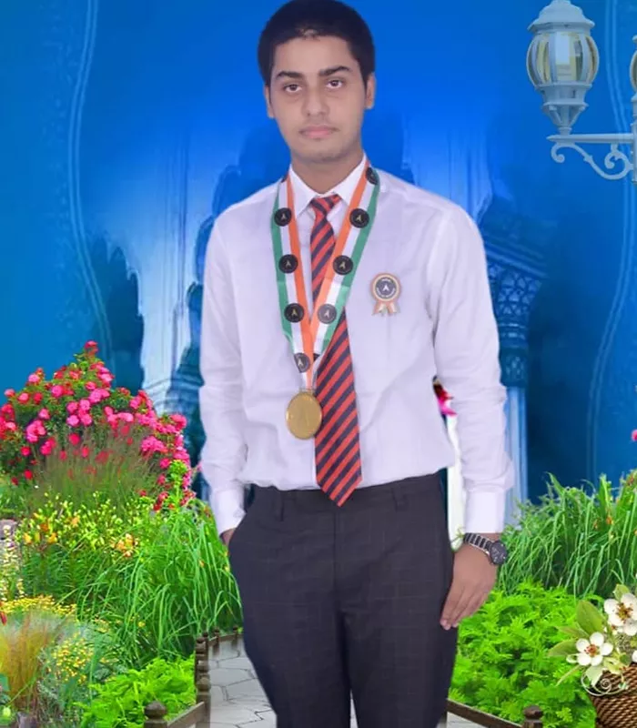 MAXIMUM ONLINE CERTIFICATES ACHIEVED BY A TEENAGER (MALE)