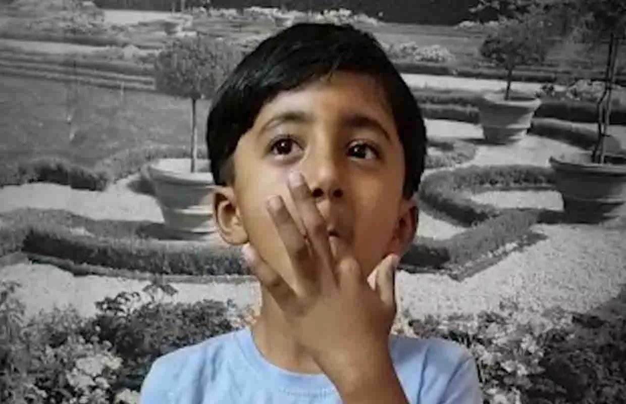 YOUNGEST TO WHISTLE ONE BY ONE WITH ALL FINGERS