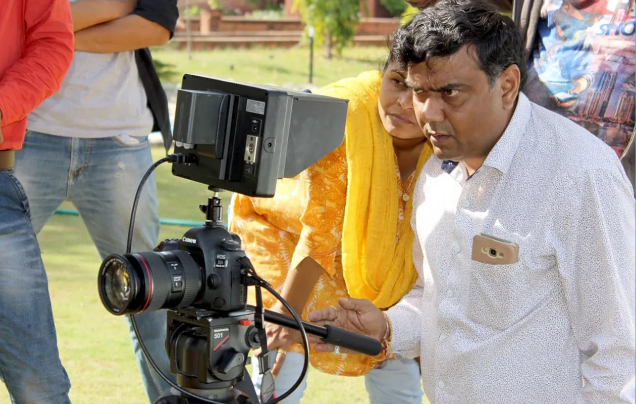 MAXIMUM STORIES IN A SINGLE HINDI FILM