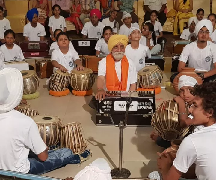 LARGEST SINGING WITH ORCHESTRA