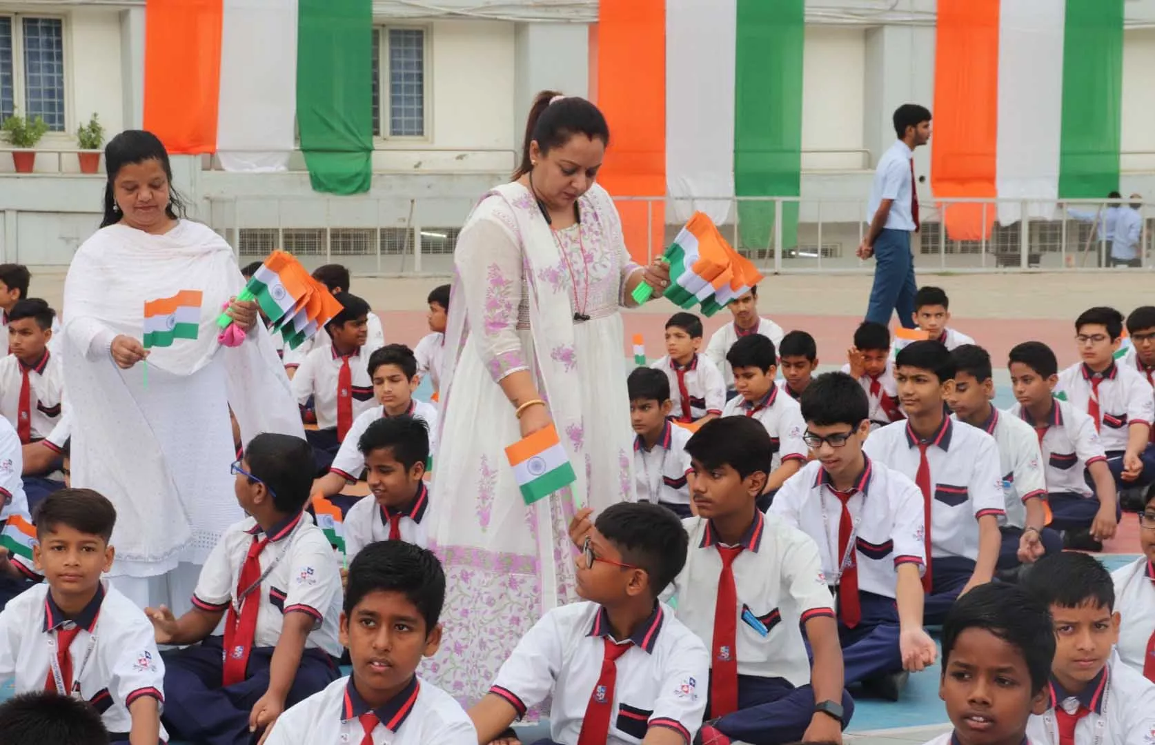 MAXIMUM PEOPLE DISTRIBUTED RAKHI'S TO MAXIMUM STUDENTS