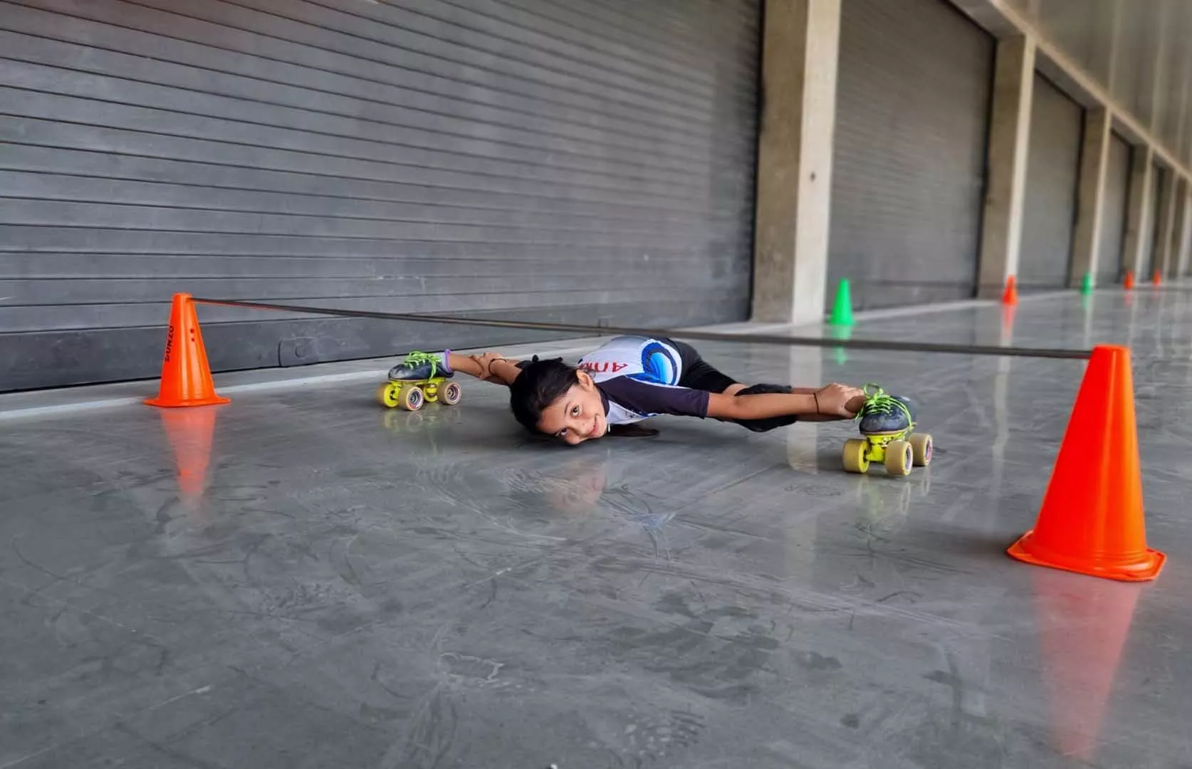 FASTEST 50 METER LIMBO SKATING UNDER BARS (KID)